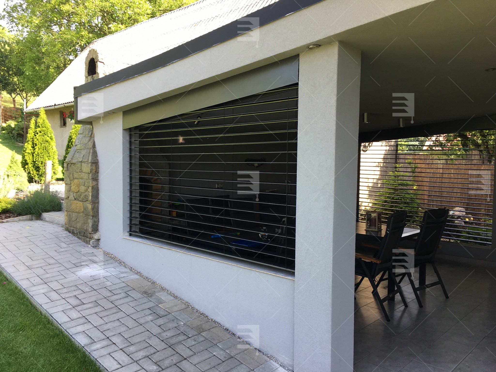 Haus in Kysucke Nové Mesto durch Außenjalousien gekühlt Galerie