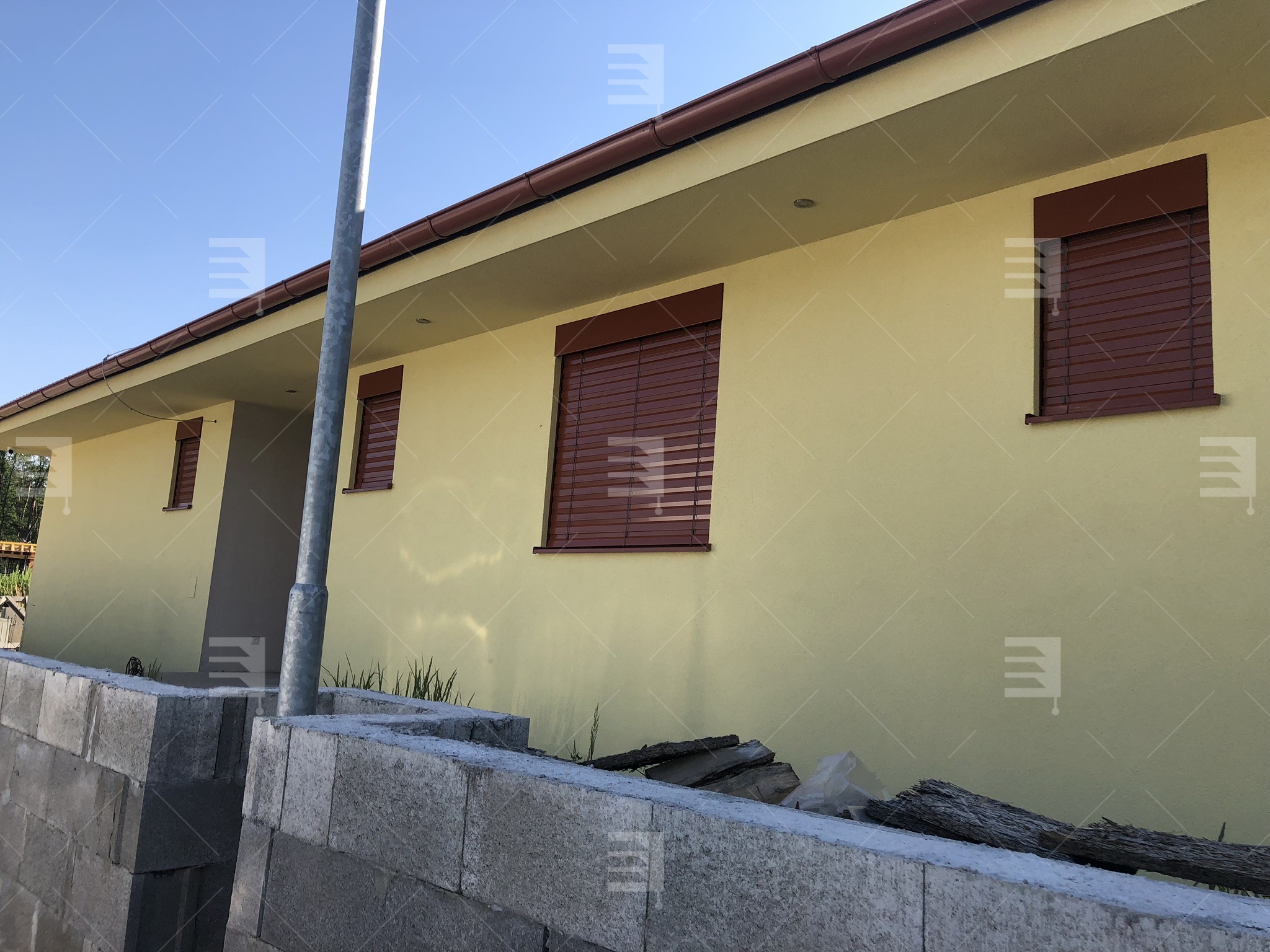 Haus in Prievidza und seine ansprechenden Außenvorhänge Galerie