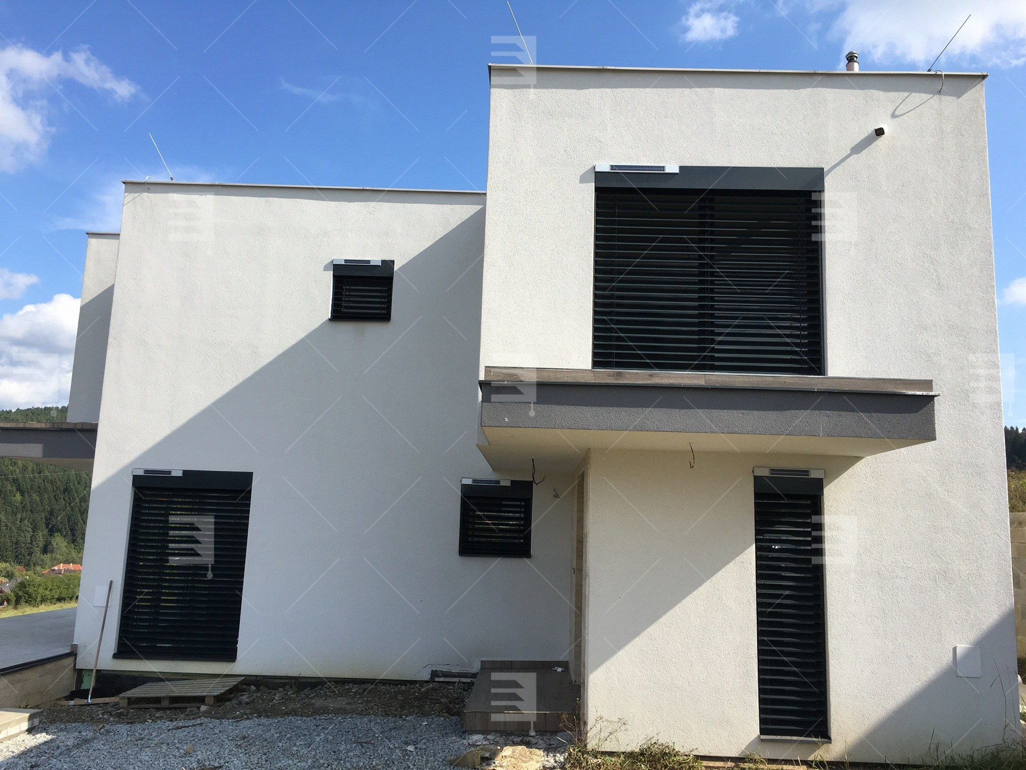 Die Besitzer des Hauses in Devínska Nová Ves haben Rollläden Galerie