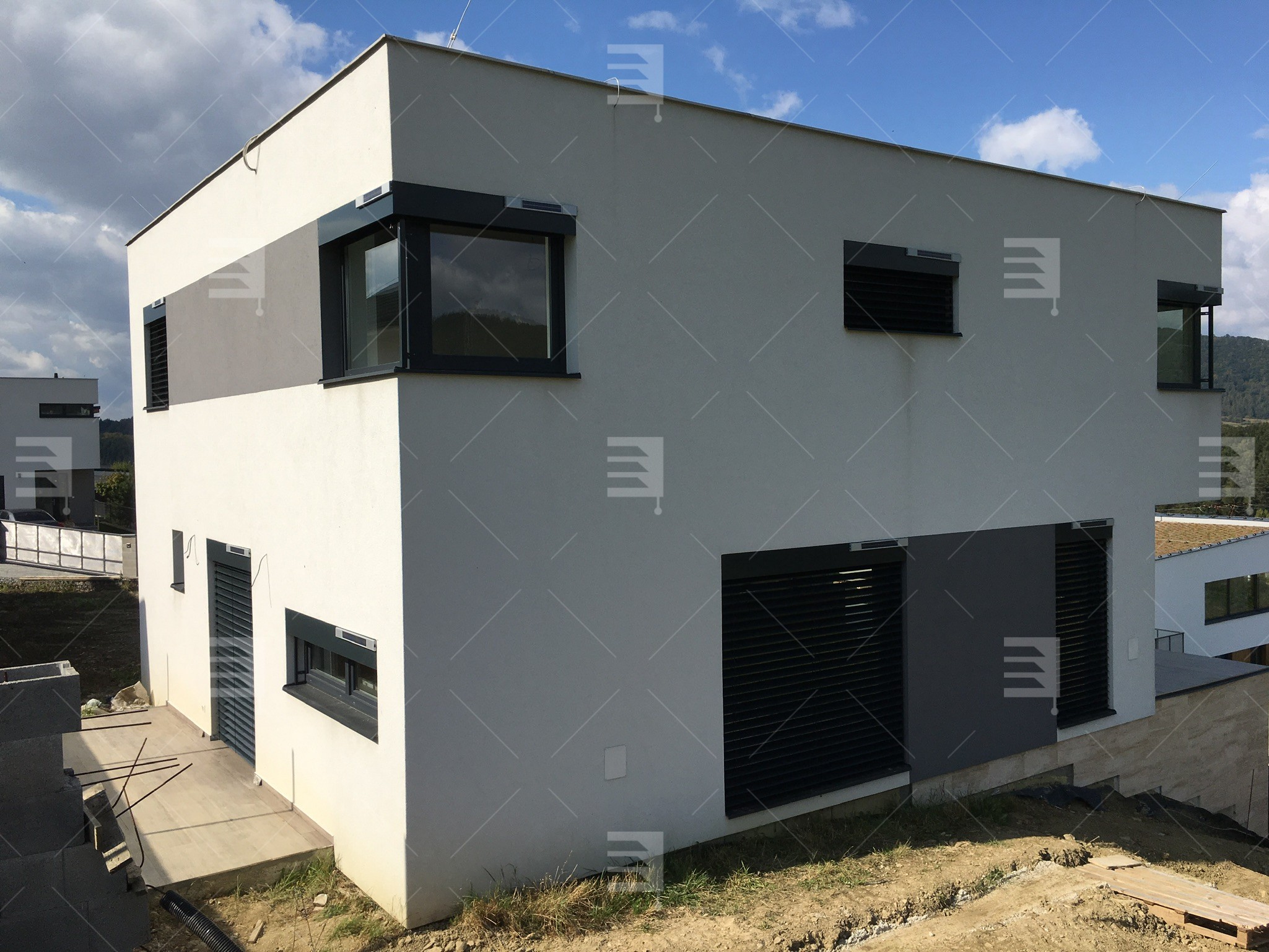 Die Besitzer des Hauses in Devínska Nová Ves haben Rollläden Galerie