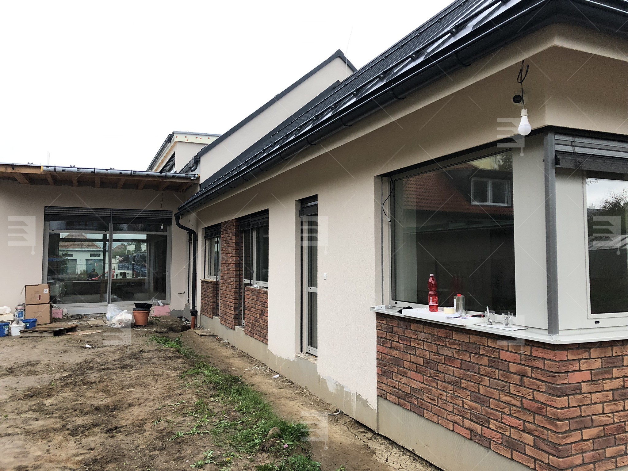 Die Besitzer des Hauses in Dolný Kubin wählten die Außenvorhänge Z90 NOVAL Galerie