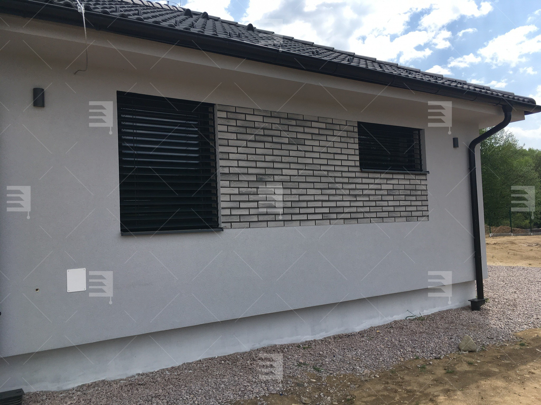 Die Besitzer des Hauses in Prešov entschieden sich für Außenvorhänge Z90 NOVAL Galerie