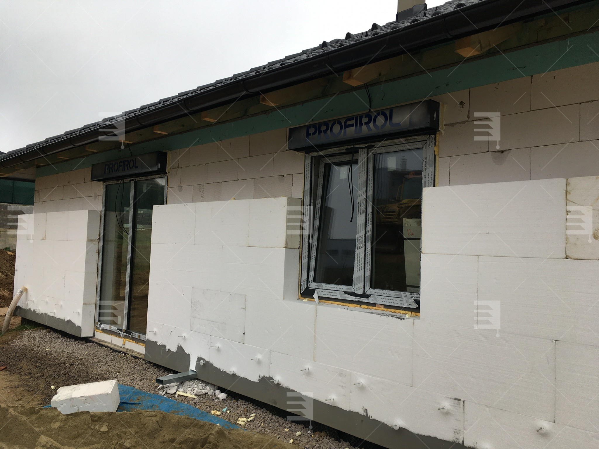 Familienhaus in Besenova erhält neue Fassadenjalousien Galerie
