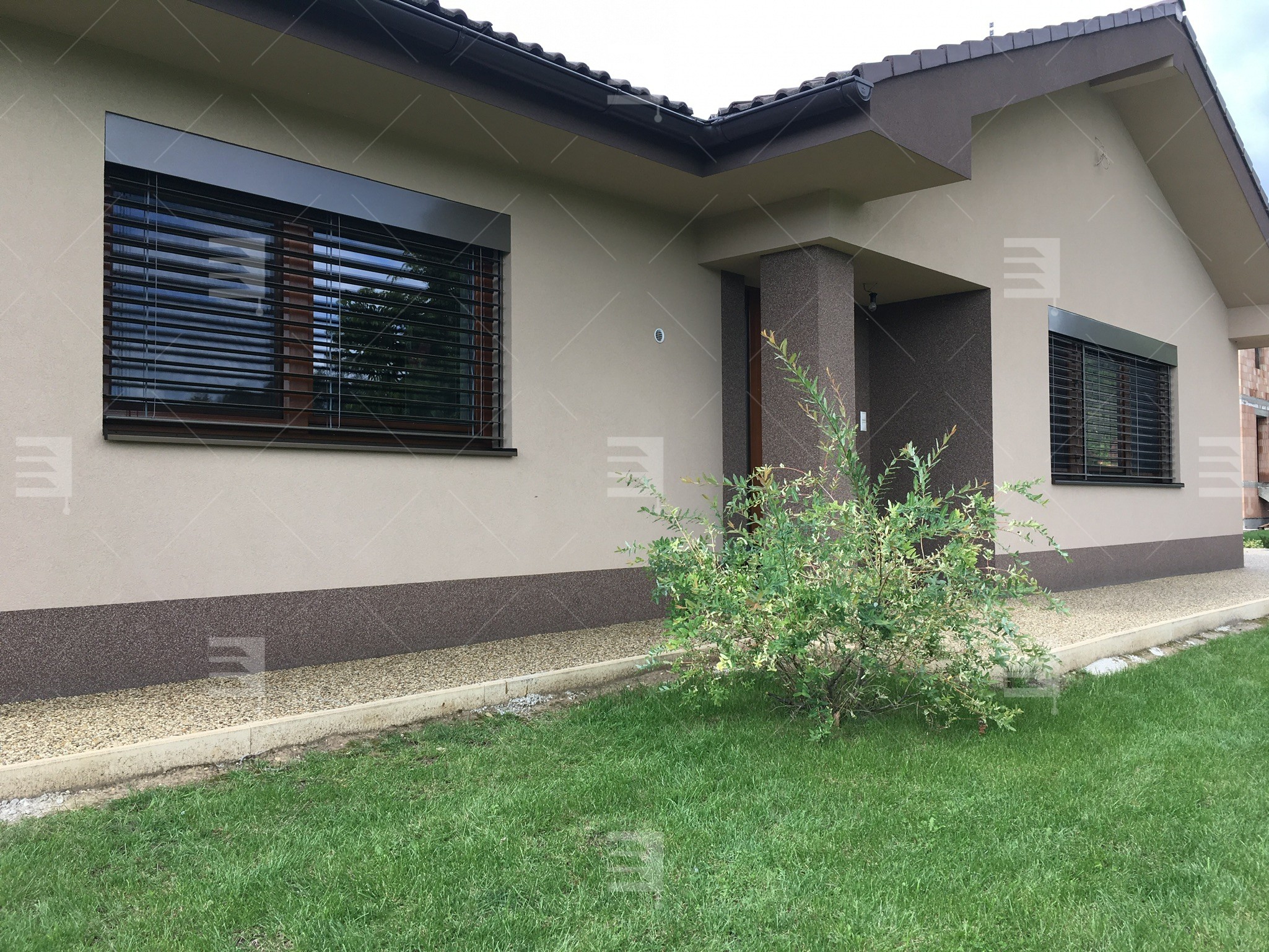 Einfamilienhaus in Považská Bystrica mit Außenjalousie Galerie