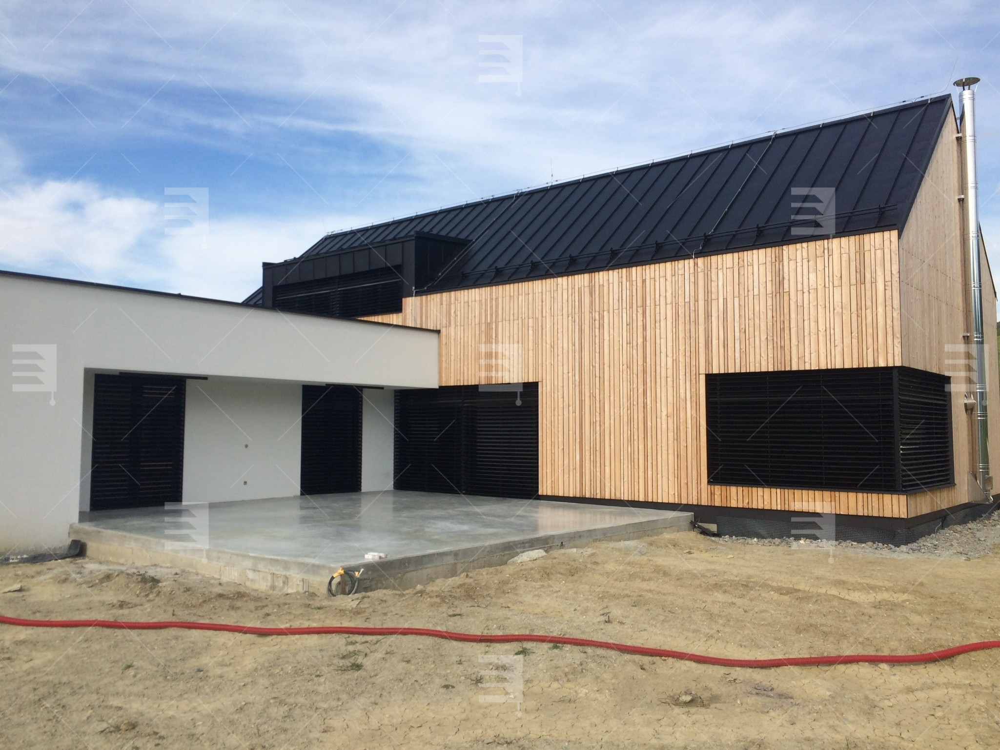 Außenvorhänge verleihen einem Haus in Ilava neues Leben Galerie