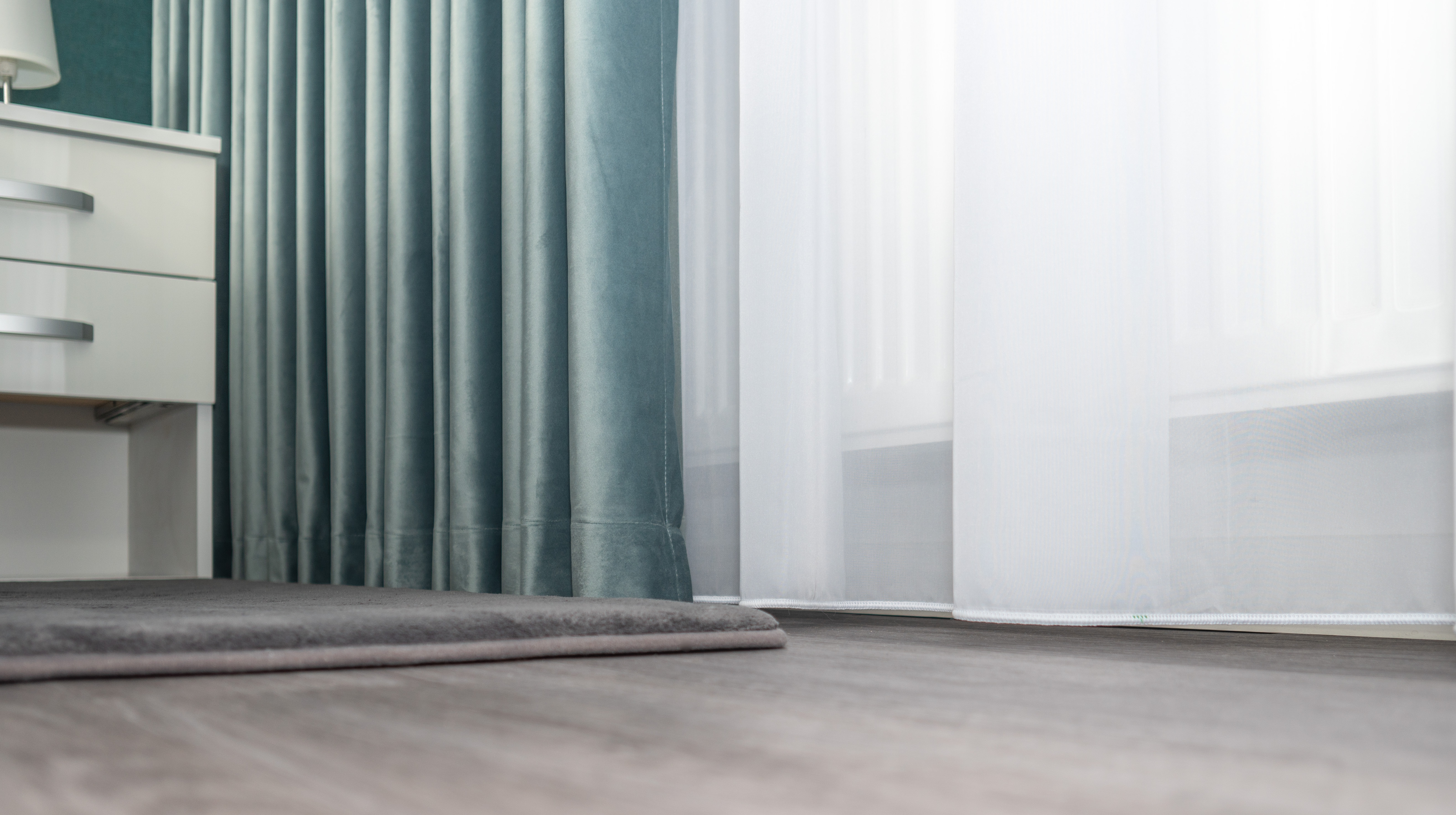 Vorhänge, Gardinen und Tapeten in der Wohnung in Žilina Galerie
