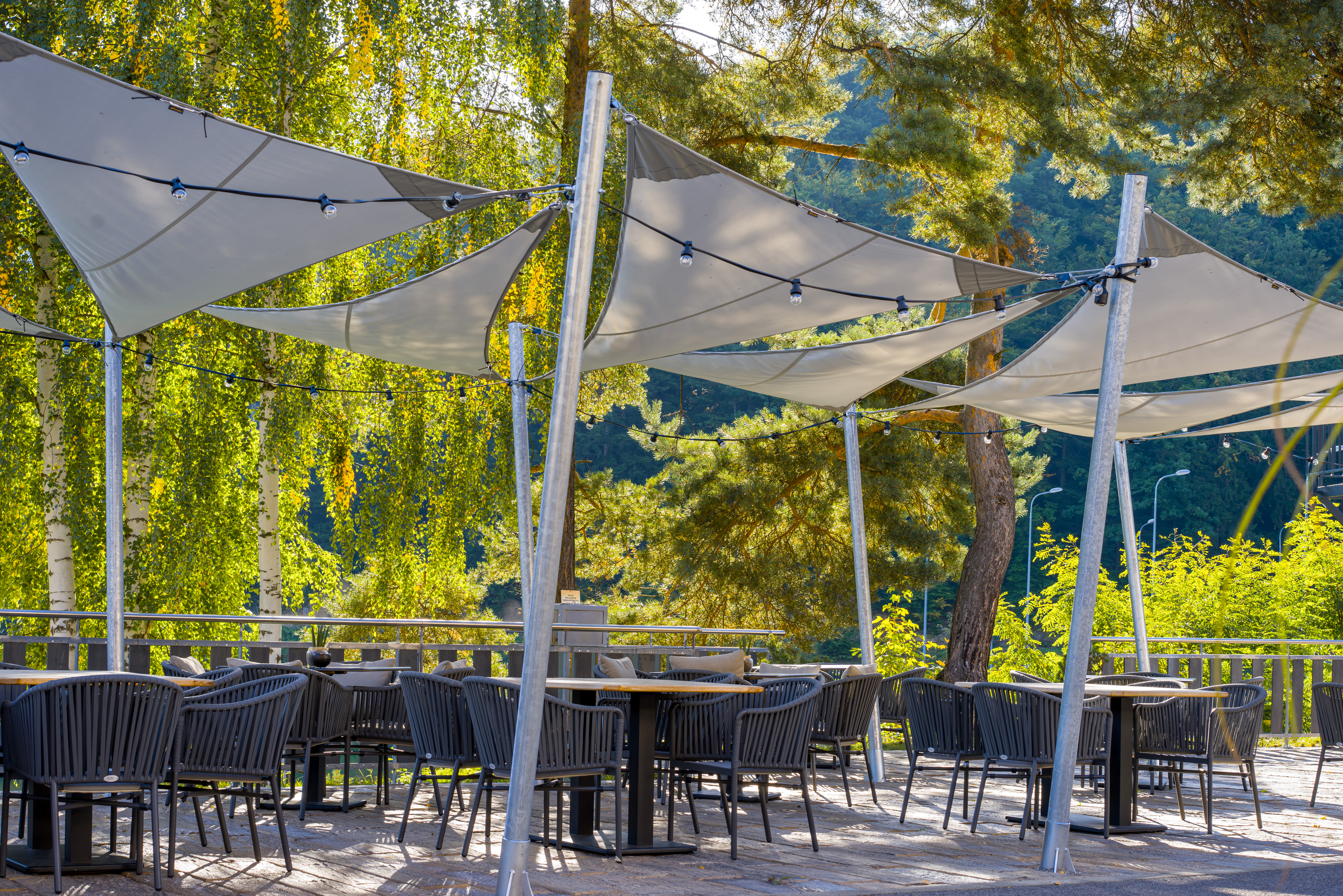 Sonnensegel im Hotel Salamandra in Hodrus Hamry Galerie