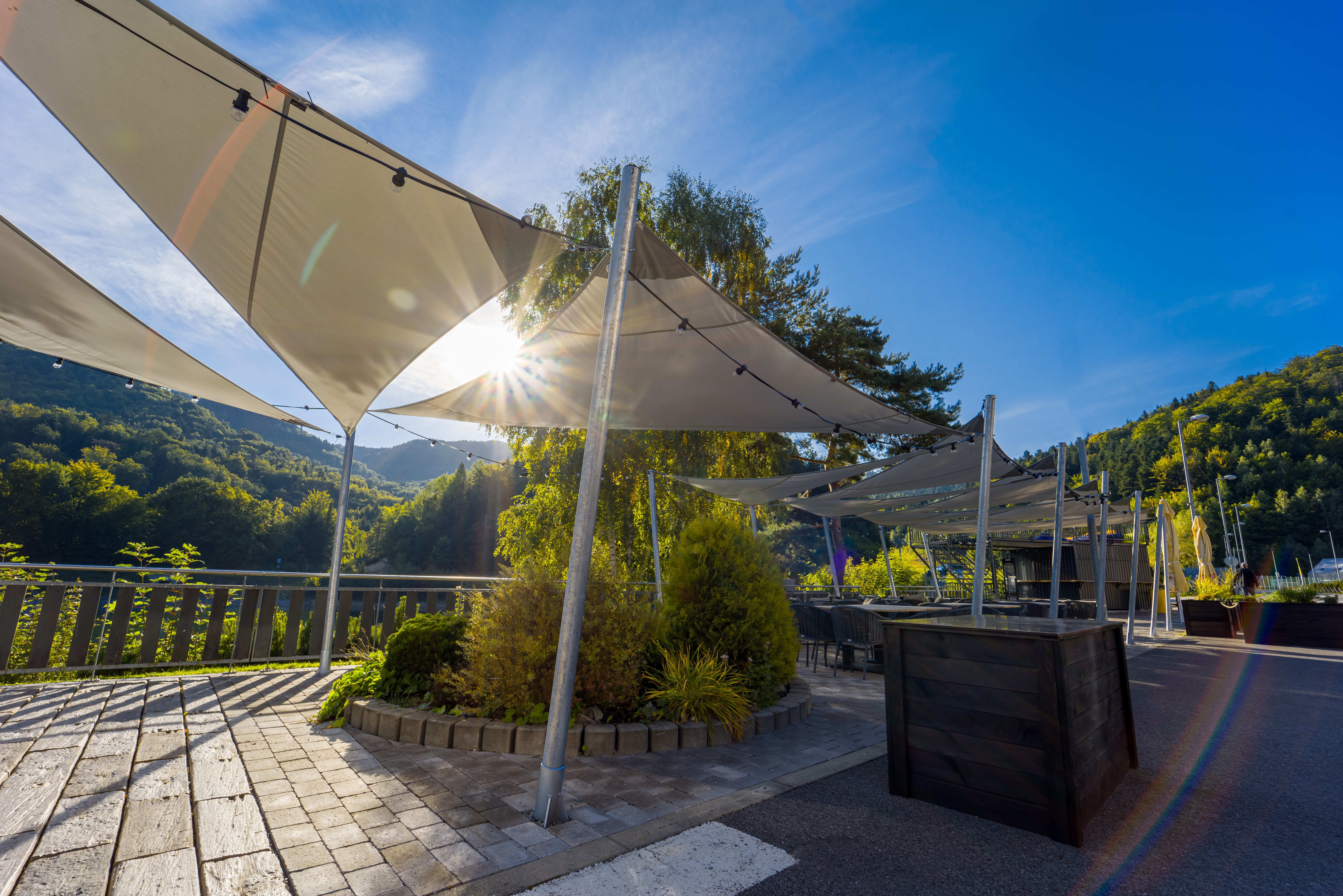 Sonnensegel im Hotel Salamandra in Hodrus Hamry Galerie