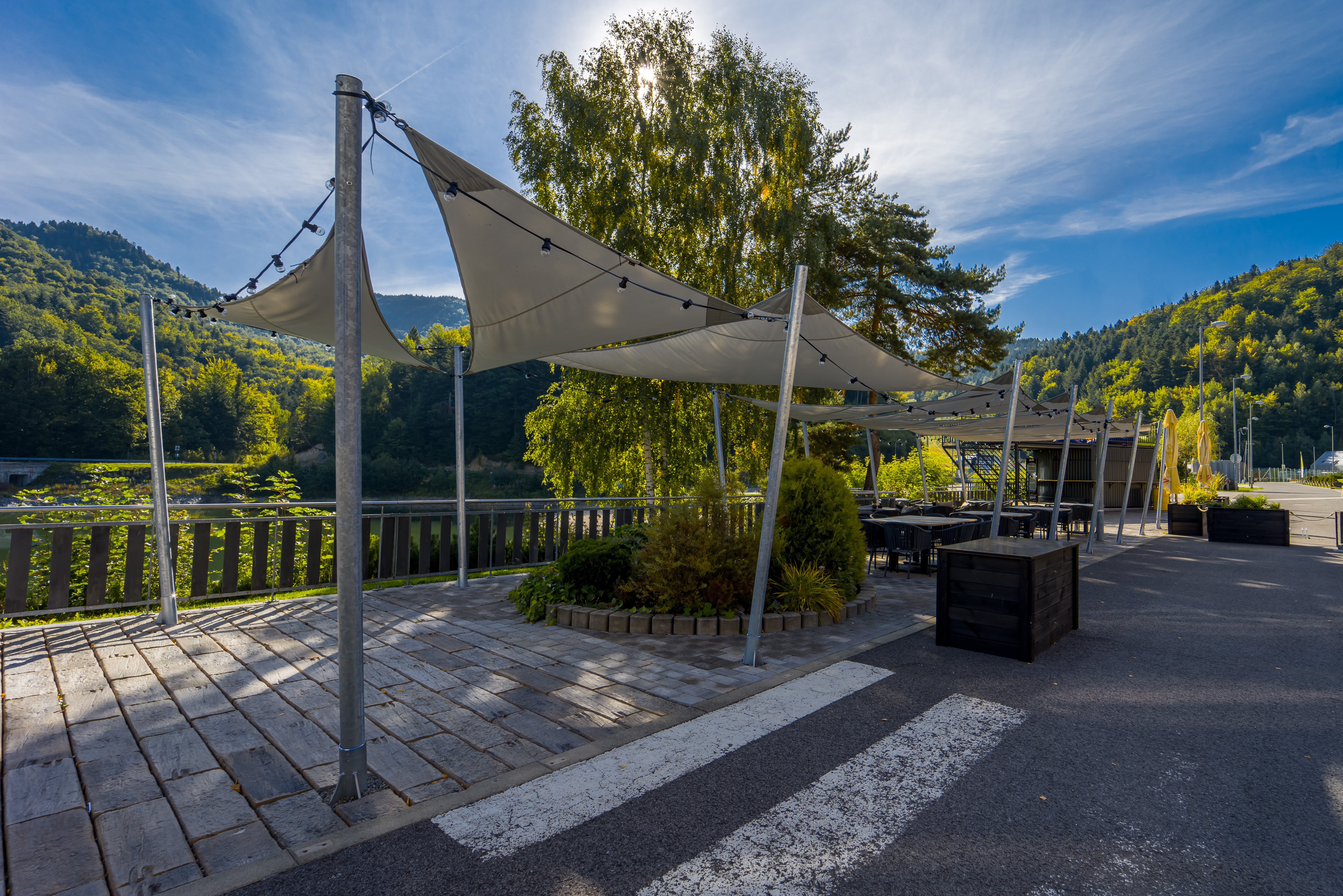 Sonnensegel im Hotel Salamandra in Hodrus Hamry Galerie