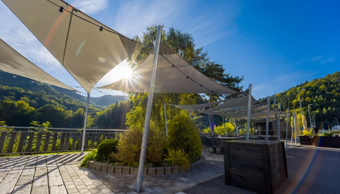 Sonnensegel im Hotel Salamandra in Hodrus Hamry