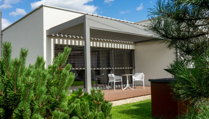 Bioklimatische Pergola und Jalousien in Mojša