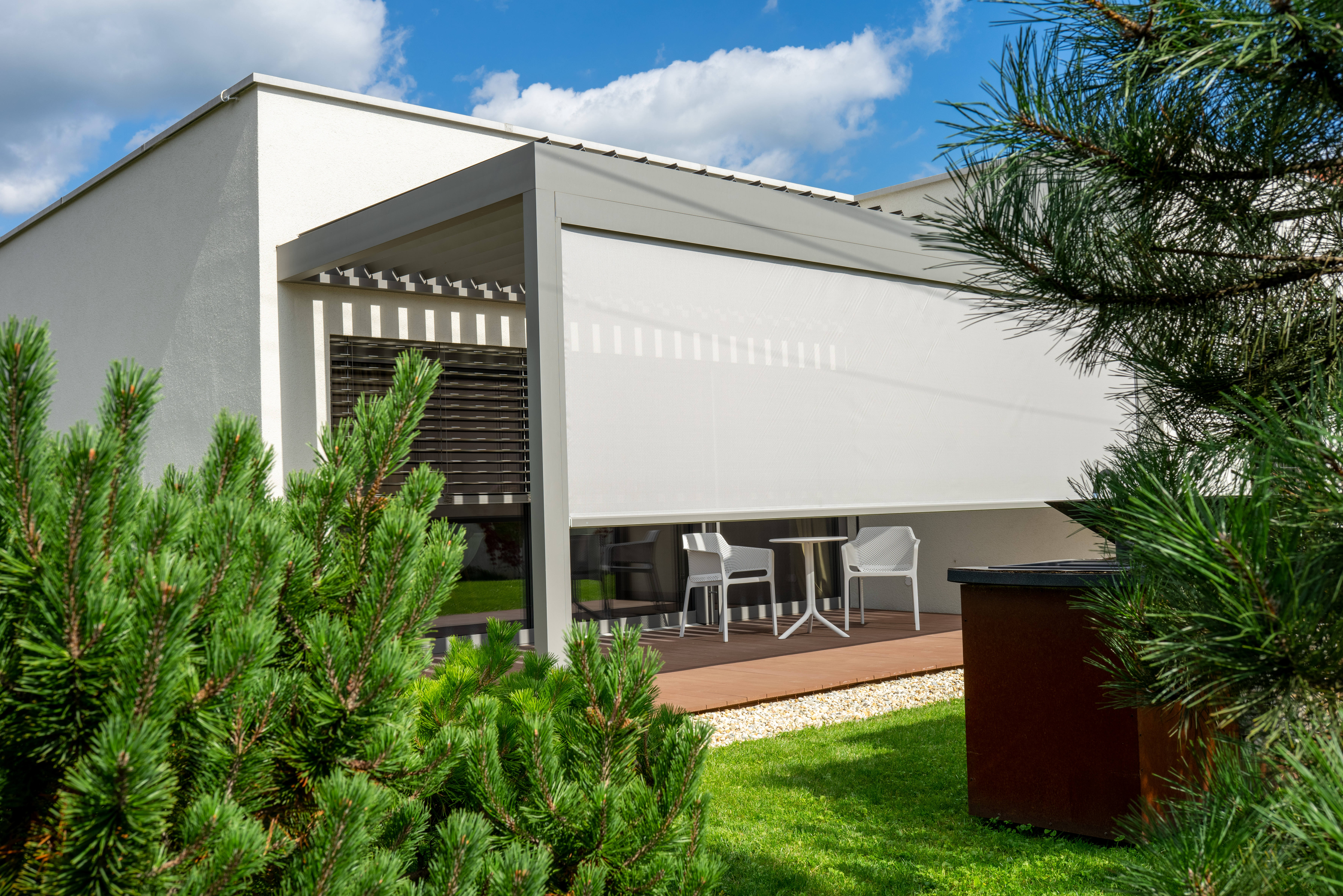 Bioklimatische Pergola und Jalousien in Mojša Galerie